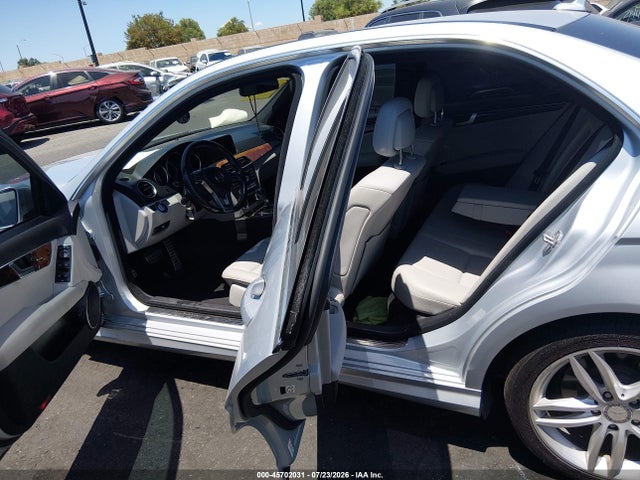 Aukcja sprzedaży 2012 Mercedes-benz C 250 Luxury/sport, vin: WDDGF4HB3CR219454, numer aukcji: 45702031