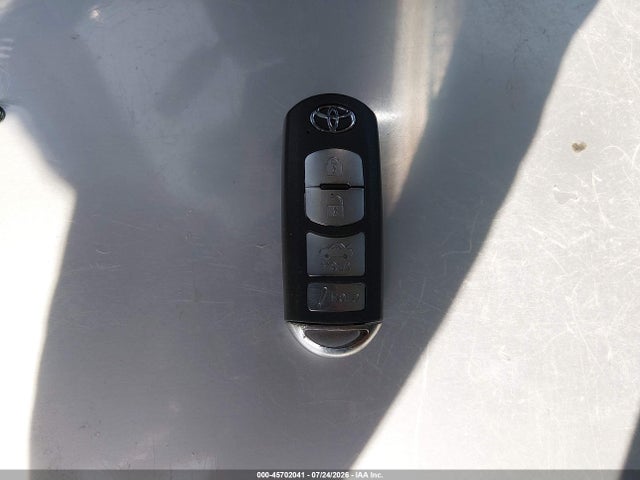 3MYDLBYV2HY158332 Toyota YARIS IA