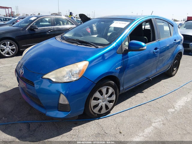Toyota Prius C Two 2014 JTDKDTB3XE1073271 Image 2