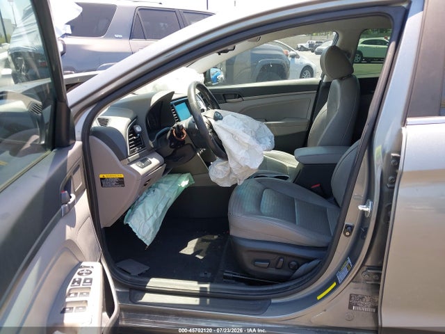 45702120 :رقم المزاد ، KMHD84LF1HU268072 vin ، 2017 Hyundai Elantra Limited مزاد بيع