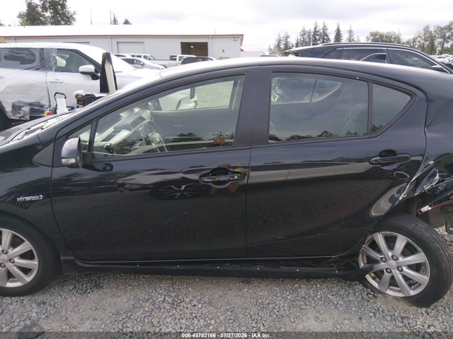 Toyota Prius C Two 2017 JTDKDTB34H1597598 Image 15