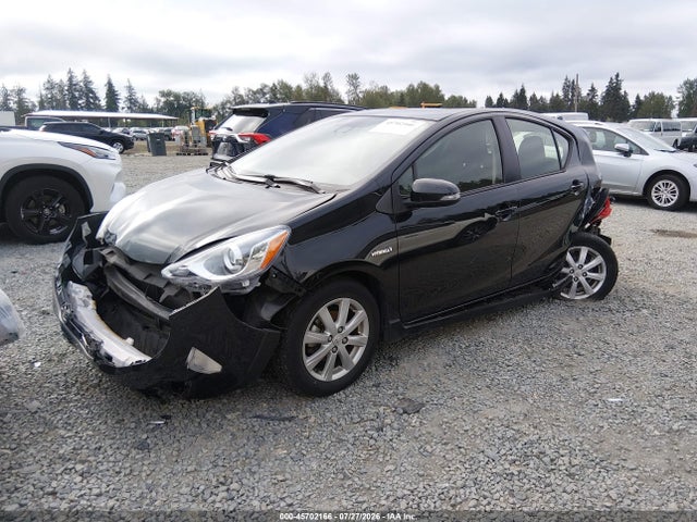 Toyota Prius C Two 2017 JTDKDTB34H1597598 Image 2