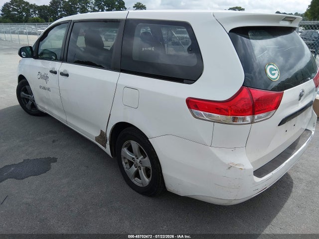 45702472 :رقم المزاد ، 5TDZK3DC2BS063172 vin ، 2011 Toyota Sienna Base V6 مزاد بيع
