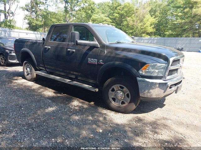45702948 :رقم المزاد ، 3C6UR5CL2JG358070 vin ، 2018 Ram 2500 مزاد بيع