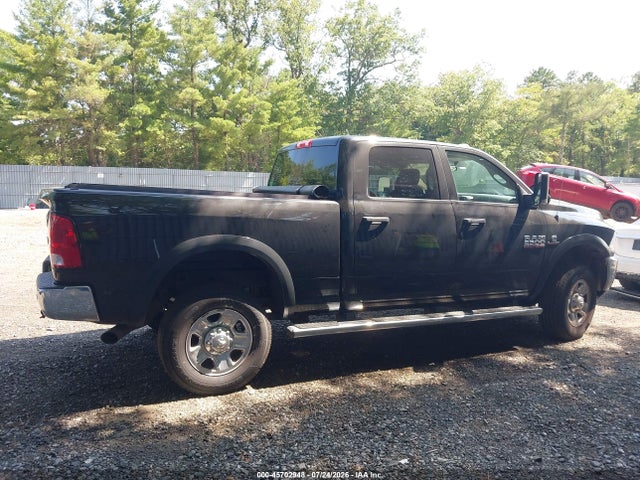 45702948 :رقم المزاد ، 3C6UR5CL2JG358070 vin ، 2018 Ram 2500 مزاد بيع