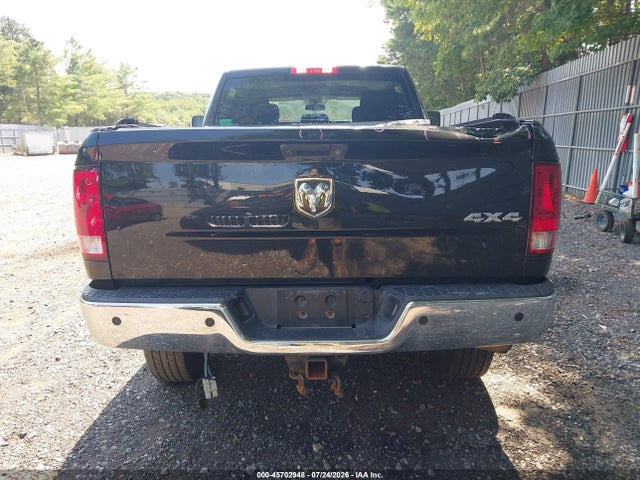 45702948 :رقم المزاد ، 3C6UR5CL2JG358070 vin ، 2018 Ram 2500 مزاد بيع