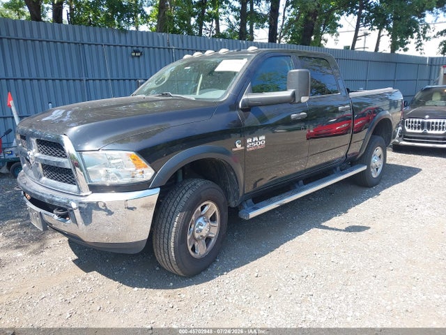 45702948 :رقم المزاد ، 3C6UR5CL2JG358070 vin ، 2018 Ram 2500 مزاد بيع