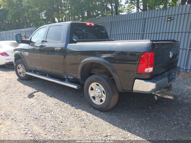 45702948 :رقم المزاد ، 3C6UR5CL2JG358070 vin ، 2018 Ram 2500 مزاد بيع