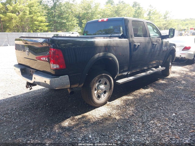 45702948 :رقم المزاد ، 3C6UR5CL2JG358070 vin ، 2018 Ram 2500 مزاد بيع