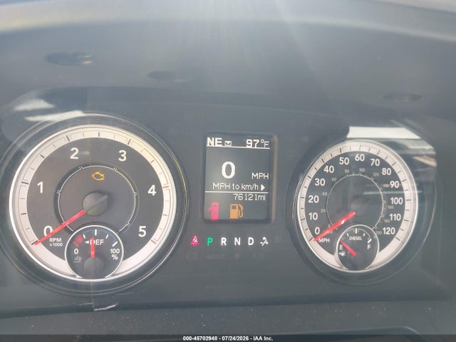 45702948 :رقم المزاد ، 3C6UR5CL2JG358070 vin ، 2018 Ram 2500 مزاد بيع