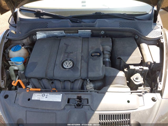 45702956 :رقم المزاد ، 3VW5P7AT7DM803374 vin ، 2013 Volkswagen Beetle 2.5l 70s Edition مزاد بيع