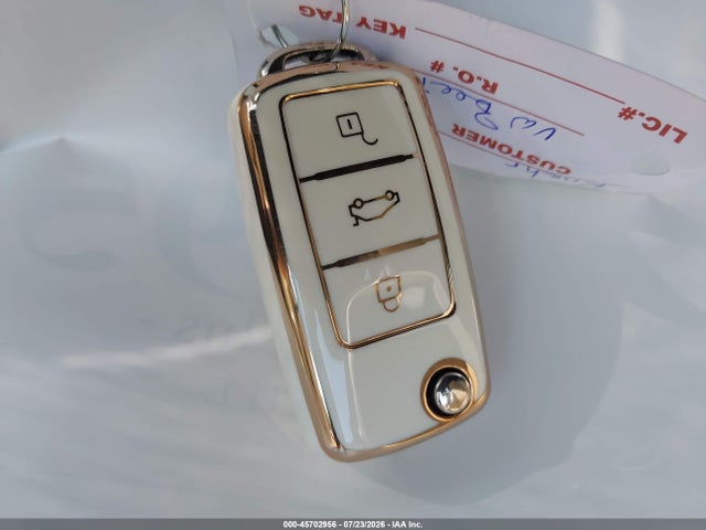 45702956 :رقم المزاد ، 3VW5P7AT7DM803374 vin ، 2013 Volkswagen Beetle 2.5l 70s Edition مزاد بيع