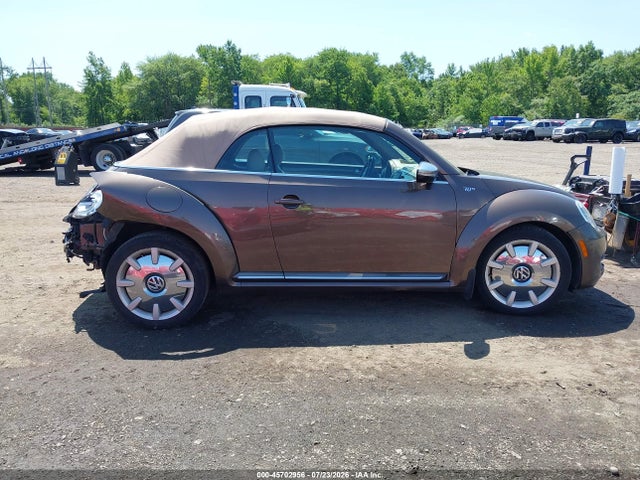 45702956 :رقم المزاد ، 3VW5P7AT7DM803374 vin ، 2013 Volkswagen Beetle 2.5l 70s Edition مزاد بيع