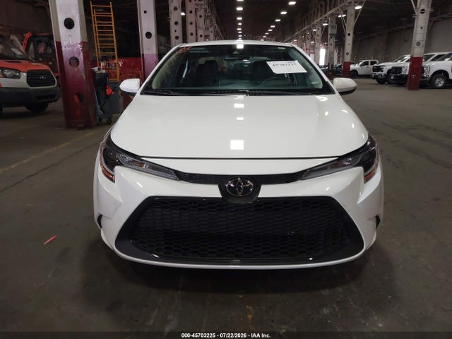 45703225 :رقم المزاد ، 5YFEPMAE6MP207393 vin ، 2021 Toyota Corolla Le مزاد بيع