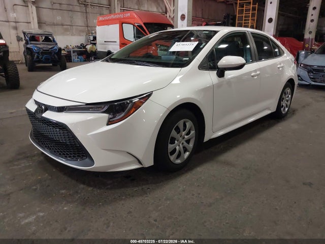 45703225 :رقم المزاد ، 5YFEPMAE6MP207393 vin ، 2021 Toyota Corolla Le مزاد بيع