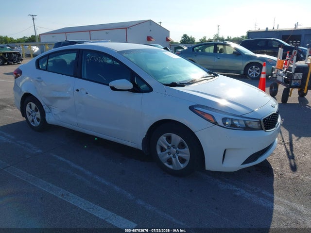 2017 Kia Forte Lx მანქანა იყიდება აუქციონზე, vin: 3KPFK4A70HE145999, აუქციონის ნომერი: 45703676
