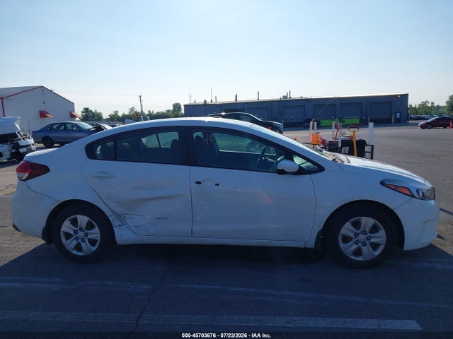 2017 Kia Forte Lx მანქანა იყიდება აუქციონზე, vin: 3KPFK4A70HE145999, აუქციონის ნომერი: 45703676