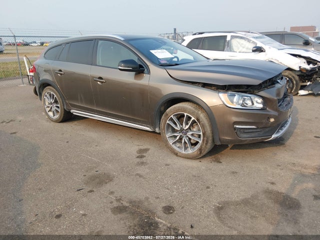 45703862 :رقم المزاد ، YV4612HK7G1015072 vin ، 2016 Volvo V60 Cross Country T5 مزاد بيع