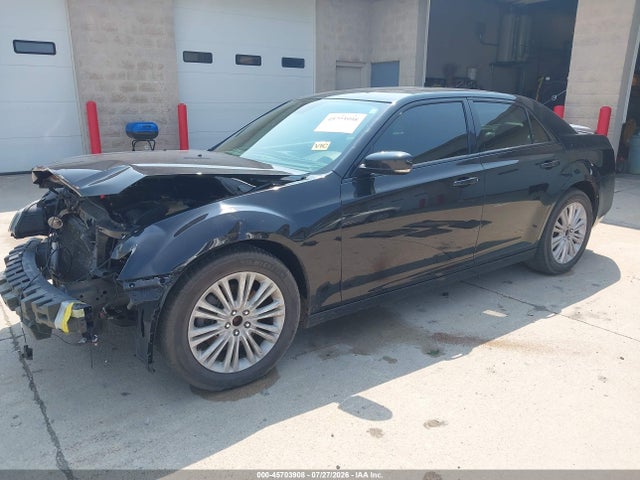 Продаж на аукціоні авто 2014 Chrysler 300c John Varvatos Luxury Edition Awd, vin: 2C3CCAJT2EH149228, номер лоту: 45703908