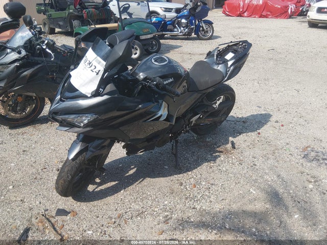 Kawasaki EX400 2022 JKAEXKH19NDAH8652 Image 2