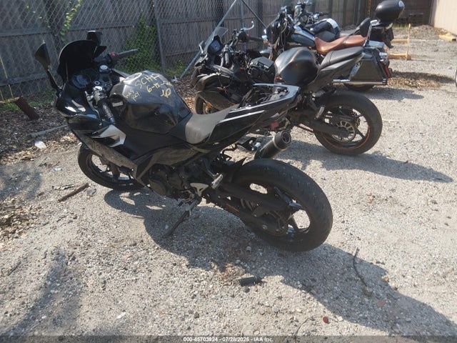 Kawasaki EX400 2022 JKAEXKH19NDAH8652 Image 3
