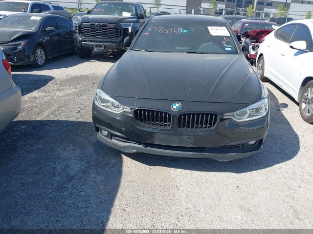 45703959 :رقم المزاد ، WBA8E5G59JNV02221 vin ، 2018 Bmw 320i Xdrive مزاد بيع