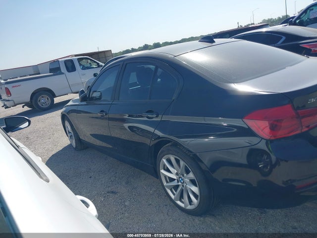 45703959 :رقم المزاد ، WBA8E5G59JNV02221 vin ، 2018 Bmw 320i Xdrive مزاد بيع