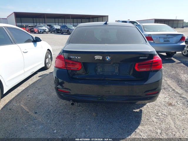 45703959 :رقم المزاد ، WBA8E5G59JNV02221 vin ، 2018 Bmw 320i Xdrive مزاد بيع