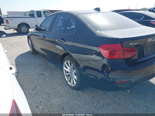 45703959 :رقم المزاد ، WBA8E5G59JNV02221 vin ، 2018 Bmw 320i Xdrive مزاد بيع
