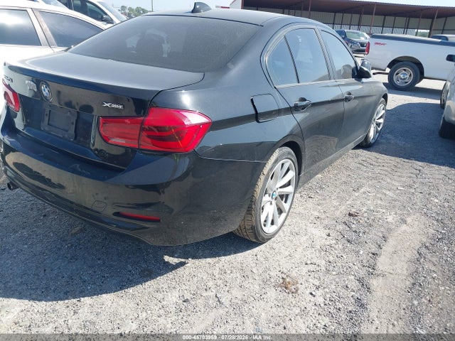 45703959 :رقم المزاد ، WBA8E5G59JNV02221 vin ، 2018 Bmw 320i Xdrive مزاد بيع