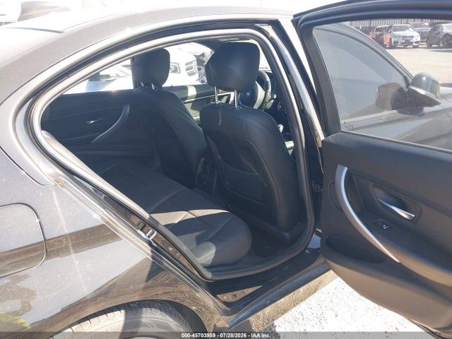45703959 :رقم المزاد ، WBA8E5G59JNV02221 vin ، 2018 Bmw 320i Xdrive مزاد بيع