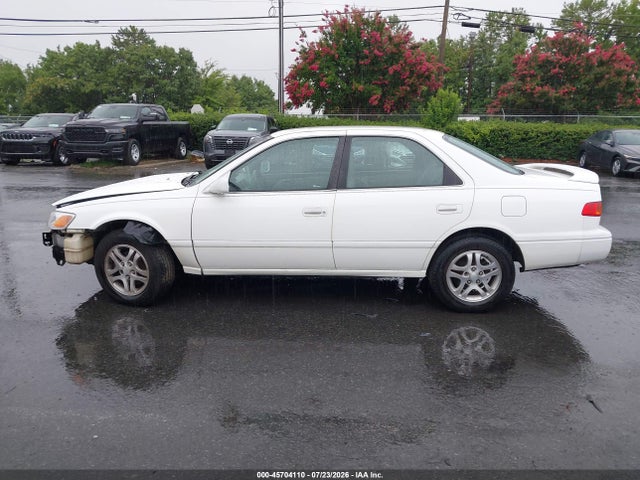 45704110 :رقم المزاد ، 4T1BF22K11U967790 vin ، 2001 Toyota Camry Le V6 مزاد بيع