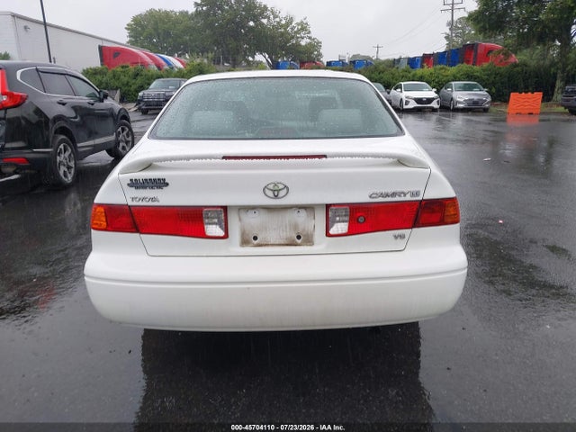 45704110 :رقم المزاد ، 4T1BF22K11U967790 vin ، 2001 Toyota Camry Le V6 مزاد بيع