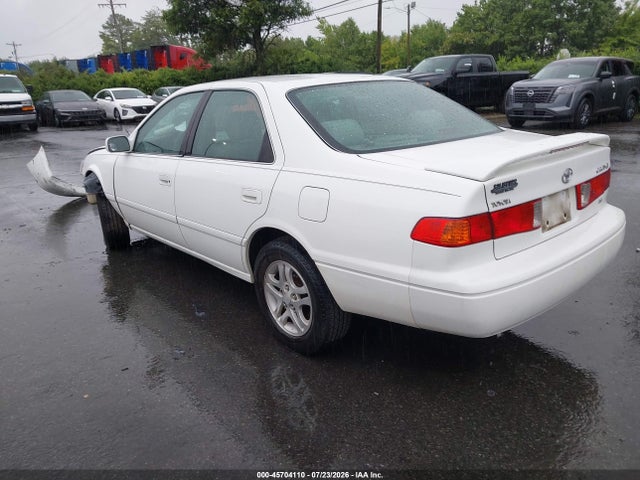 45704110 :رقم المزاد ، 4T1BF22K11U967790 vin ، 2001 Toyota Camry Le V6 مزاد بيع