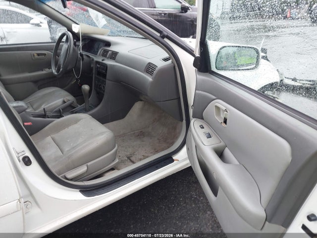 45704110 :رقم المزاد ، 4T1BF22K11U967790 vin ، 2001 Toyota Camry Le V6 مزاد بيع