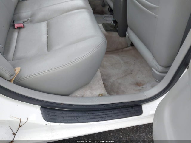 45704110 :رقم المزاد ، 4T1BF22K11U967790 vin ، 2001 Toyota Camry Le V6 مزاد بيع