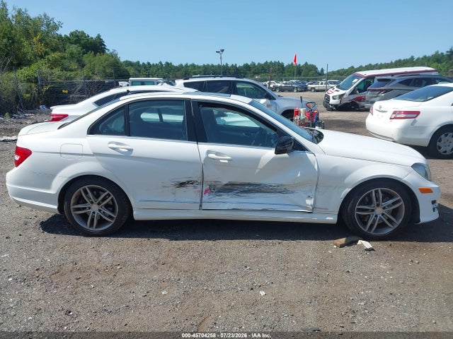 45704258 :رقم المزاد ، WDDGF8AB3ER307084 vin ، 2014 Mercedes-benz C 300 Sport 4matic مزاد بيع