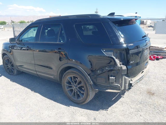 Ford EXPLORER XLT 2017 1FM5K7D8XHGB32108 Image 3