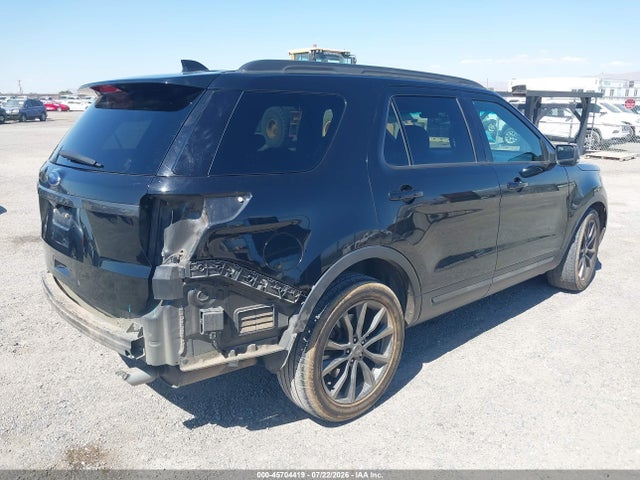 Ford EXPLORER XLT 2017 1FM5K7D8XHGB32108 Image 4