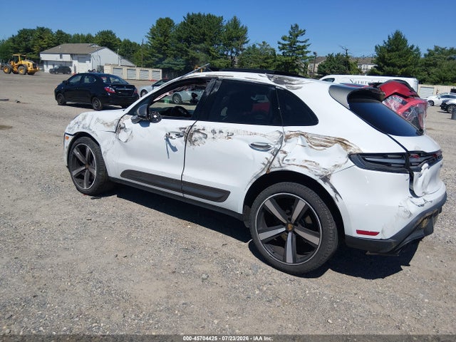 Porsche Macan T 2024 WP1AA2A54RLB08221 Image 3