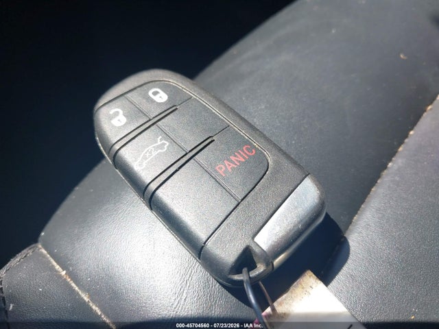 Продажа на аукционе авто 2015 Chrysler 200 C, vin: 1C3CCCCB2FN682947, номер лота: 45704560
