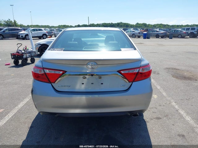 45704631 :رقم المزاد ، 4T1BF1FK7HU311009 vin ، 2017 Toyota Camry Se مزاد بيع