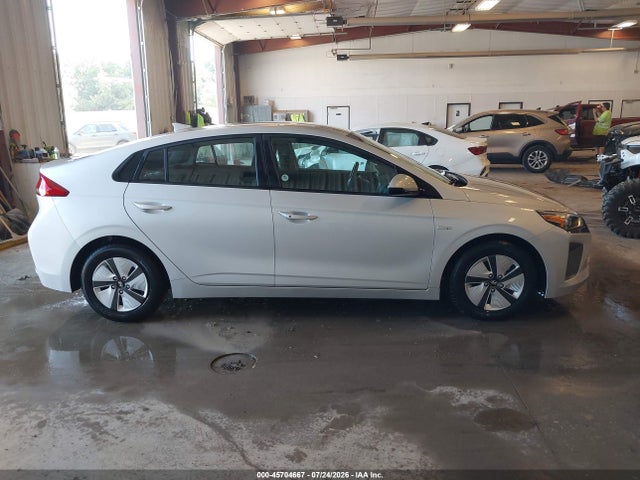 45704667 :رقم المزاد ، KMHC65LC0JU075527 vin ، 2018 Hyundai Ioniq Hybrid Blue مزاد بيع