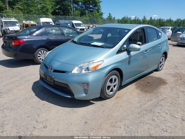 Toyota Prius Three 2014 JTDKN3DU1E1860595 Image 2