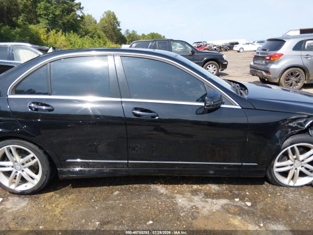 2013 Mercedes-benz C 250 Sport მანქანა იყიდება აუქციონზე, vin: WDDGF4HB6DR245659, აუქციონის ნომერი: 45705293
