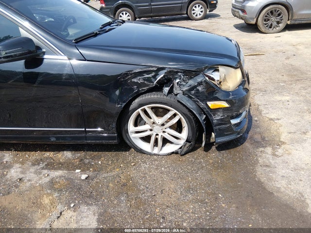 2013 Mercedes-benz C 250 Sport მანქანა იყიდება აუქციონზე, vin: WDDGF4HB6DR245659, აუქციონის ნომერი: 45705293