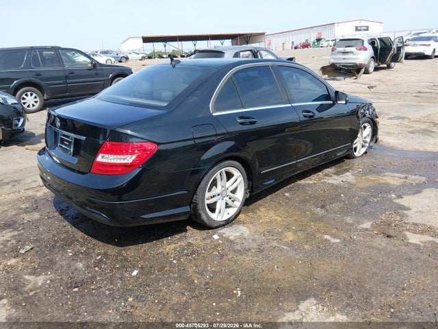 2013 Mercedes-benz C 250 Sport მანქანა იყიდება აუქციონზე, vin: WDDGF4HB6DR245659, აუქციონის ნომერი: 45705293