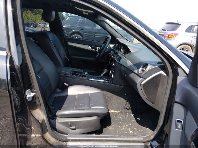2013 Mercedes-benz C 250 Sport მანქანა იყიდება აუქციონზე, vin: WDDGF4HB6DR245659, აუქციონის ნომერი: 45705293