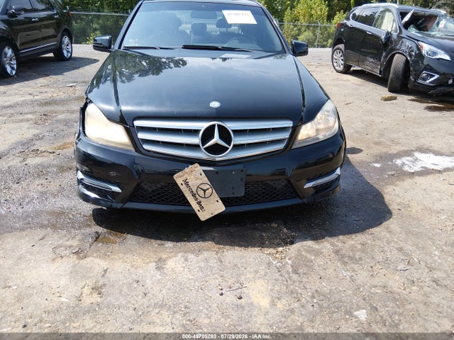 2013 Mercedes-benz C 250 Sport მანქანა იყიდება აუქციონზე, vin: WDDGF4HB6DR245659, აუქციონის ნომერი: 45705293