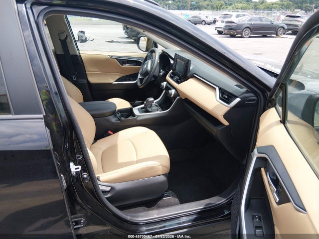 45705467 :رقم المزاد ، 2T3A1RFV0MW231166 vin ، 2021 Toyota Rav4 Xle Premium مزاد بيع